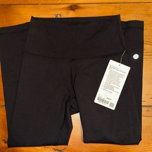 NWT Wunder Train High Rise Crop